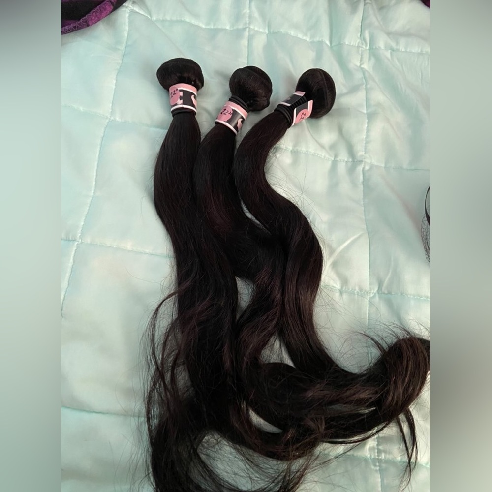 Brand new 22” bundles hair 1b (black) natural color